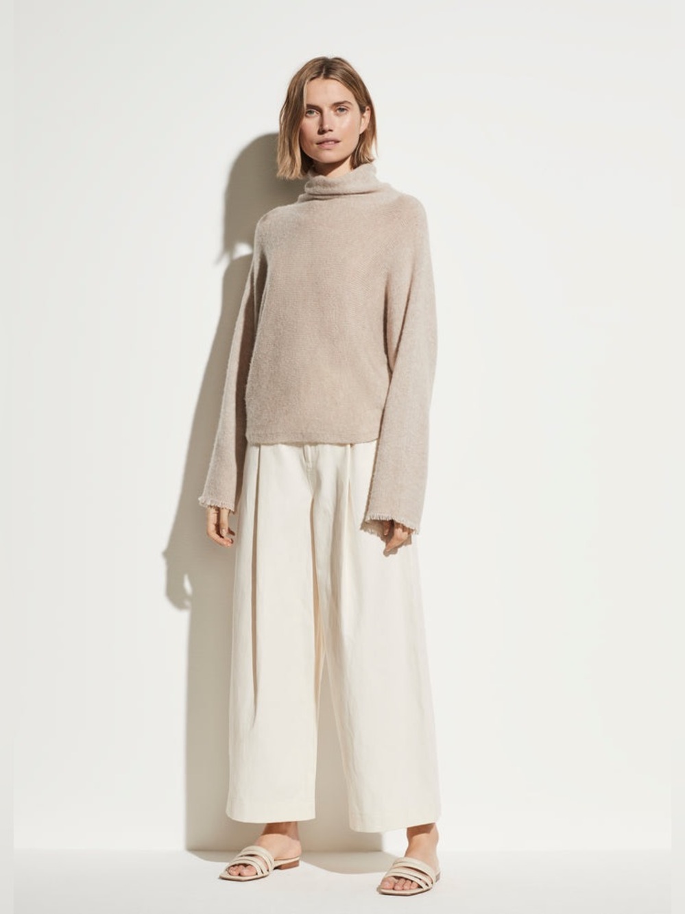 NWT Vince Dolman Sleeve Turtleneck in Light Healther Taupe